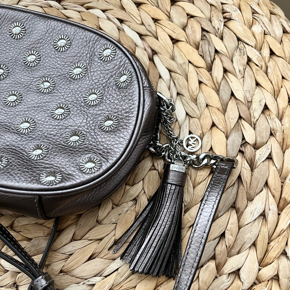 Michael Kors genuine leather embellished metallic chain strap tassel purse - Picture 3 of 9